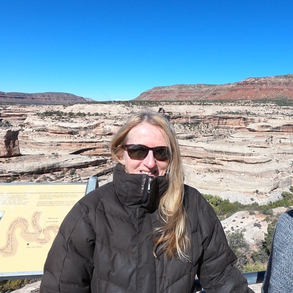 Meet your Posher, Gayle - Picture 2 of 2